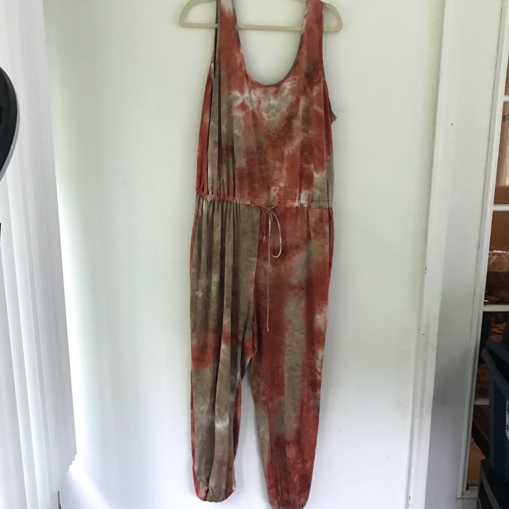 Weekend Tie-Dye Scoop Neck Jumpsuit in Rust and Olive XL